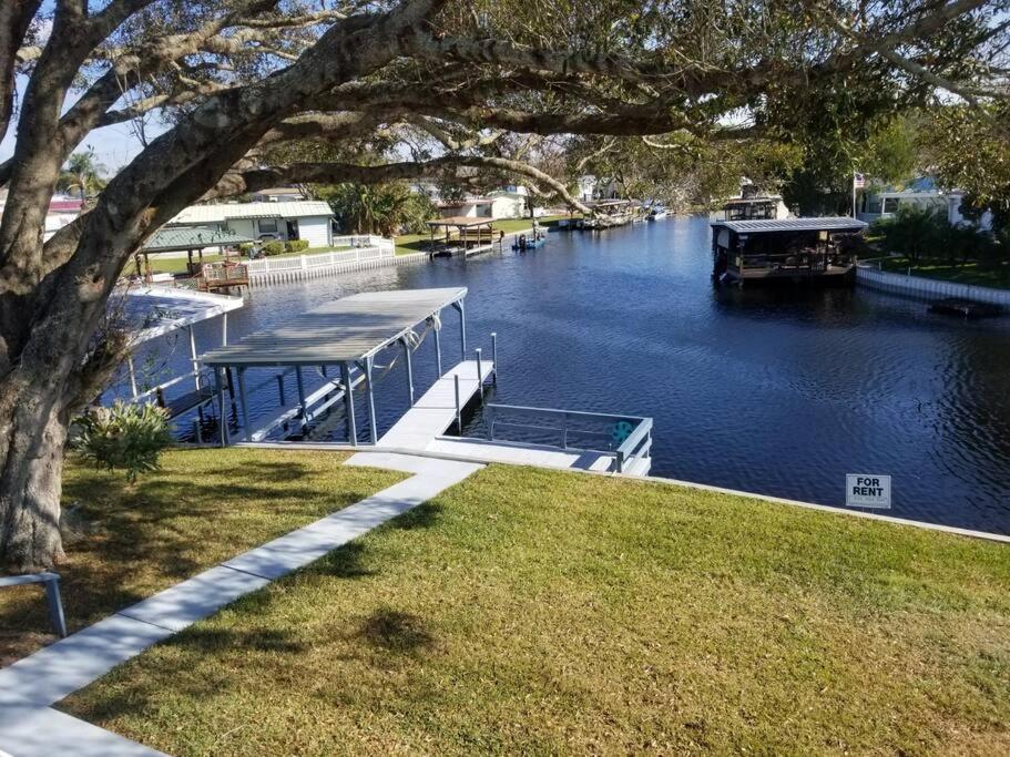 Vila 3 Bed, 2 Bath, Waterfront, Dock, Large Driveway Tavares Exteriér fotografie