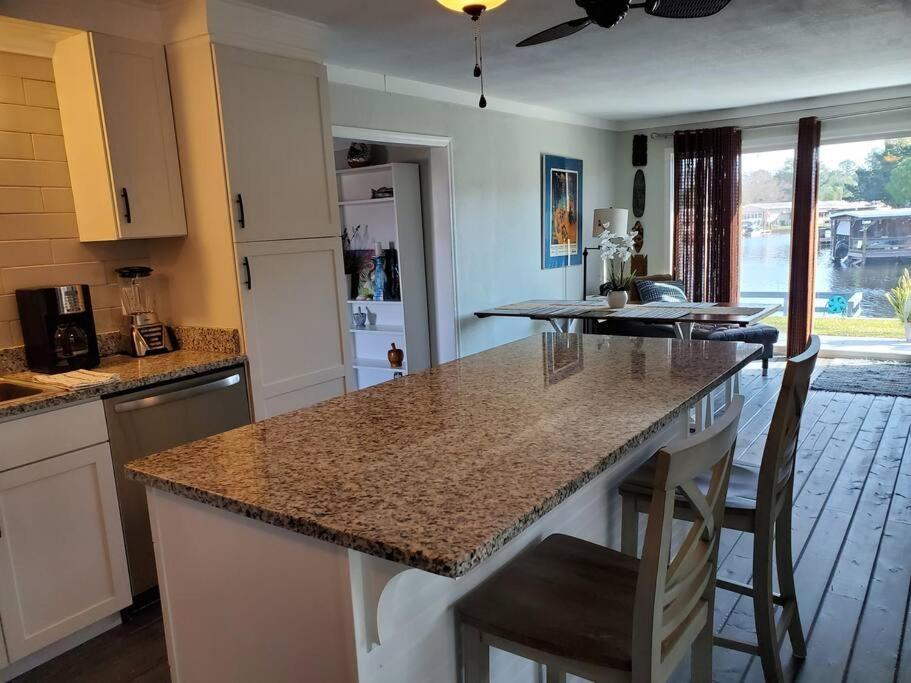 Vila 3 Bed, 2 Bath, Waterfront, Dock, Large Driveway Tavares Exteriér fotografie